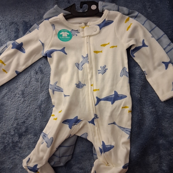 Carters Newborn Bundle - Picture 2 of 3